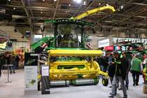 John Deere 9000 Häcksler am 16.11.19 auf der Agritechnica in Hannover