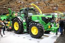 John Deere 6215R am 16.11.19 auf der Agritechnica in Hannover