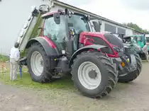 =Valtra, ausgestellt bei der Oldtimeraustellung vom Landmännerverein Bermuthshain im Juni 2019
