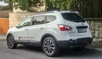 Rückansicht: Nissan Qashqai +2. Aufnahme: Pécs (Ungarn), August, 2019.