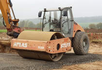 =Atlas 1120 steht auf einer Baustelle in Petersberg, 10-2019