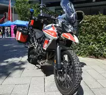 FEUERWEHR-MOTORRAD TRIUMPH IN SIEGEN
Selten zu sehen,die englische TRIUMPH als Feuerwehr-Einsatzbike am 11.7.2019 bei
einer Industrie-und Handwerksschau in der Innenstadt von SIEGEN.....