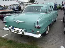 Heckansicht eines Packard Patrician 400 Series 2406 aus dem Jahr 1951. Oldtimertreffen beim Autohaus Pannenbecker in Moers im Sommer 2016.