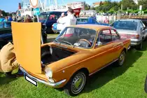 Fiat 850 Vignale Coupe. Die Carrozzeria Vignale baute 1965, auf der Basis des  normalen  Fiat 850, dieses chice Coupe. Das Modell war auch als Cabriolet lieferbar. Das Design stammte von Giovanni Michelotti (*1921 +1980). Insgesamt sollen ca. 70 Autos (beide Karosserieversionen zusammen) entstanden sein, von denen heute noch ca. 40 Fahrzeuge erhalten sind. Der im Heck verbaute, wassergekühlte, Vierzylinderreihenmotor hat einen Hubraum von 843 cm³ und leistet 47 PS. Die Höchstgeschwindigkeit soll 138 km/h betragen haben. Oldtimertreffen in Büsum im Sommer 2017.