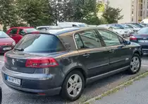 Rückansicht: Renault Vel Satis, fotografiert in Pécs (Ungarn) in August 2019.