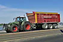 Fendt Favorit 916 mit 2-achs-Hänger auf der Kennedybrücke in Bonn - 14.09.2019