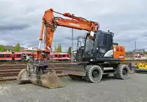 Hitachi ZAXIS 140W vom  WBA-Bahnservice  am Bahnhof Euskirchen - 19.10.2019