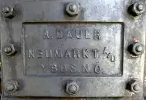 A.Bauer-Firmenschild an einer Dampflokomobile von 1903, Technikmuseum Bistra/Slowenien, Juni 2016