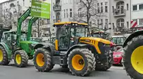 FASTRAC. Traktor des britischen Herstellers JCB. Das Arbeitsgerät ist für die schnellen Transportwege zwischen der Feldarbeit ausgelegt. Foto:Landw. Großdemo; 26.11.2019