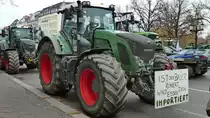 Fendt 933 Vario. Gewicht 10260kg. 6 Zylinder Dieselmotor mit 300PS (220kW). Foto:Landw. Großdemo; 26.11.2019