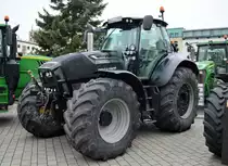 Ein DEUTZ-FAHR 7250 TTV WARRIOR am 26.11.19 Berlin Pariser Platz.