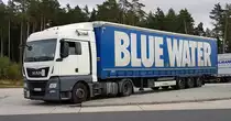 =MAN-Sattelzug von BLUE WATER rastet im September 2019 an der A 7 