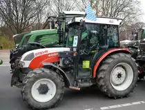 Ein STEYR 4095 Traktor am 26.11.19 Berlin Mitte.