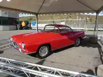 Alfa Romeo 1900SS Ghia Coupe aus dem Jahr 1954. Das bei Ghia in neun Exemplaren gebaute Coupe wurde von Giovanni Savonuzzi (*1911 +1988) gezeichnet. Angeblich sollen sechs Autos dieses Typs überlebt haben. Angetrieben wird das Coupe von einem Vierzylinderreihenmotor, der aus einem Hubraum von 1975 cm³ ca. 115 PS leistet. Spetacolo Sportivo (Alfa Romeo Treffen) an der Rennstrecke in Zandvoort/NL im August 2018.