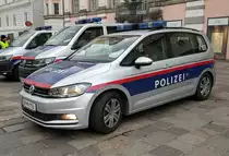 =VW Touran der österreichischen Bundespolizei bei einer Demo in Linz im November 2019