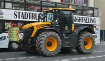 Ein JCB FASTRAC Nr.? am 26.11.19 Nähe Berlin Brandenburger Tor.