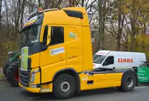 Eine VOLVO FH 500 EURO6 Zugmaschine am 26.11.19 Berlin Mitte.