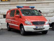 =MB Vito der Feuerwehr der Stadt Wien, abgestellt in der Nähe eines Adventsmarktes im November 2019