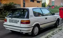 Toyota Corolla E90, fotografiert in August 2019 (Pécs, Ungarn).