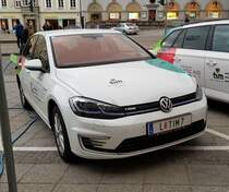 =E-Golf steht zur Ladung in Linz, 11-2019