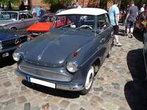 Lloyd Alexander TS Limousine, gebaut in Bremen von 1958 bis 1961. Mit dem Lloyd 600 erfolgte bei den Lloyd-Werken der Übergang vom Zweitaktmotor zum Viertaktmotor. Ab Juli 1957 hieß der LP600 dann  Alexander . Ab 1958 konnte der geneigte Käufer auch den starken  Alexander TS . Der Zweizylinderreihenmotor leistet 25 PS aus einem Hubraum von 596 cm³. Bei seiner Einführung kostete ein Lloyd Alexander TS DM 4330,00. Oldtimertreffen Meldorf im Sommer 2019.