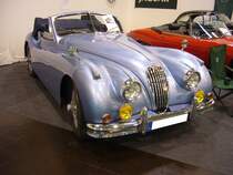 Jaguar XK 140 DHC, gebaut in Coventry von 1954 bis 1957. Der Sechszylinderreihenmotor leistet 190 PS aus 3442 cm³ Hubraum. Essen Motor Show am 04.12.2019.