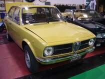 Alfa Romeo Alfetta Limousine, gebaut von 1972 bis 1985. Benannt nach den legendären Rennwagen der 1950´er Jahre, stand dieses Modell ab April 1972 bei den Händlern. Hier wurde eine Alfetta 1600 im Farbton avorio aus dem Modelljahr 1974 abgelichtet. Der Vierzylinderreihenmotor hat einen Hubraum von 1570 cm³ und leistet 108 PS. Essen Motor Show am 04.12.2019.