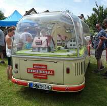 =VW T 1  Schneewittchensarg , ein Werbefahrzeug von Schwäbisch Hall aus dem Jahr 1959, steht auf dem Ausstellungsgelände in Bad Camberg anl. LOTTERMANN-Bullitreffen im Juni 2019