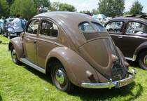 =VW Brezel-Käfer steht auf dem Ausstellungsgelände in Bad Camberg anl. LOTTERMANN-Bullitreffen im Juni 2019