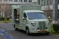 Citro�n Typ H 70th Anniversary Van mit einem Umbaukit auf Alt getrimmt steht als Foodruck in der Stadt Luxemburg. Dez.19 		    
Bei dem Fahrzeug handelt es sich um einen Citro�n Jumper.
