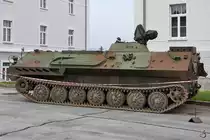 Ein geländegängiges, leicht gepanzertes, schwimmfähiges Gleiskettenfahrzeug MT-LBu war Ende August 2019 im Park der Militärgeschichte in Pivka ausgestellt.