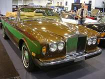 Rolls Royce Corniche II DHC, produziert in Crewe von 1986 bis 1989. Als Corniche wurden ab 1971 die Coupe- und DHC Versionen (Drop Head Coupe = Cabriolet) des Rolls Royce Silver Shadow bezeichnet. Der V8-motor mit einem Hubraum von 6.748 cm³ leistet 224 PS und war grundsätzlich mit einem 3-Gang-Automatikgetriebe ausgerüstet. Essen Motor Show am 08.12.2019.
