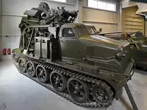 Die schwere Stellungsbaumaschine zum Ausheben von Schützen- und Verbindungsgräben BTM-3 stand Ende August 2019 im Park der Militärgeschichte in Pivka.