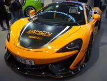 McLaren 570S. Vorgestellt wurde der  kleine  McLaren im Jahr 2015 auf der New York International Motor Show. 2017 folgte eine offene Roadster Version. Der als Mittelmotor verbaute V8-Motor hat einen Hubraum von 3799 cm³ und leistet mit Biturbo-Aufladung 570 PS. Die Höchstgeschwindigkeit wird mit 328 km/h angegeben. Der Kaufpreis für ein solches Auto soll bei ca. 168.000,00 britischen Pfund liegen. Essen Motor Show am 08.12.2019

