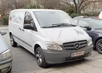 =MB Vito der  NASCHKATZE  steht in Wien in der Nähe des Weihnachtsmarktes, 11-2019