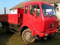 MB ???? eines Deutschen Zirkus f�llt eine kleine Parkl�cke  auf der Klosterwiese in Ried i.I.; 090321