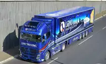 Ein optischer Hingucker dieser Sattelzug der Spedition. LONI GmbH mit VOLVO FH 500? Zugmaschine am 09.08.19 Berliner Stadtautobahn Höhe Kaiserdamm.