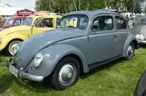 = VW Käfer steht auf dem Ausstellungsgelände in Bad Camberg anl. LOTTERMANN-Bullitreffen im Juni 2019