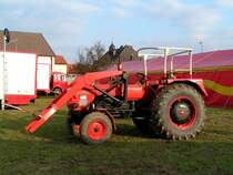 Zetor-Typ6711,ErzeugNr2332,Bj1972 dient einem kleinen Deutschem Zirkus, und steht auf der Klosterwiese in Ried i.I.; 090321