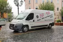 =Fiat Ducato von DIA-TOP steht im November 2019 an der Rathausbaustelle in Hünfeld