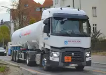 RENAULT T 430 Zugmaschine mit Tankauflieger (UN-Nr.: 22/2187 = Kohlenstoffdioxid, tiefgekühlt, flüssig) der Spedition Johs.Martens für die Firma AIR LIQUIDE am 07.11.19 Berlin Karlshorst. 