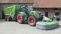 =Fendt Vario 724 mit Frontmähwerk Fendt Cutter 3140 und dem Ladewagen Fendt TIGO 60, gesehen beim Tag der offenen Tür beim Landwirtschaftszentrum Eichhof im Juni 2019