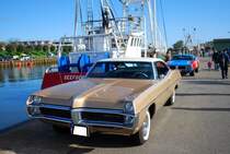 Pontiac Catalina Coupe des Modelljahres 1967. Im Modelljahr 1967 war die Catalina-Baureihe als viertürige Limousine, zweitüriges Coupe, zweitüriges Cabriolet und als fünftüriges Kombimodell lieferbar. Der Kunde konnte zwischen zwei V8-Motoren wählen: 6555 cm³ mit 265 PS, 290 PS oder 340 PS oder 7014 cm³ mit wahlweise 375 PS oder 390 PS. Oldtimertreffen Büsum im September 2015.