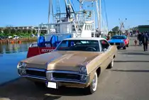 Pontiac Catalina Coupe des Modelljahres 1967. Im Modelljahr 1967 war die Catalina-Baureihe als viertürige Limousine, zweitüriges Coupe, zweitüriges Cabriolet und als fünftüriges Kombimodell lieferbar. Der Kunde konnte zwischen zwei V8-Motoren wählen: 6555 cm³ mit 265 PS, 290 PS oder 340 PS oder 7014 cm³ mit wahlweise 375 PS oder 390 PS. Oldtimertreffen Büsum im September 2015.