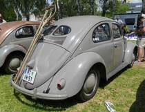 =Brezel-Käfer steht auf dem Ausstellungsgelände in Bad Camberg anl. LOTTERMANN-Bullitreffen im Juni 2019