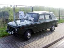 Wartburg 353/400 Cabrio. Prototyp mit Plastkarosserie. 1970/71 wurden davon nur 7 St�ck gebaut. Der stolze Besitzer dieser Rarit�t kommt aus dem Erzgebirge. Aufgenommen im Mai 2008 beim IFA-Oldtimertreffen in Werdau.