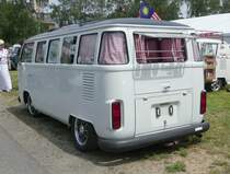 =VW T 2 steht auf dem Ausstellungsgelände in Bad Camberg anl. LOTTERMANN-Bullitreffen im Juni 2019