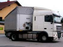 DAF-XF95.430 aus Wien dreht Runde um Runde, und sucht anscheinend unerm�dlich einen Abstellplatz in Ried i.I.;090323