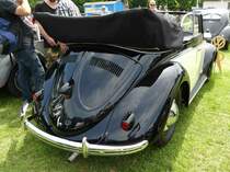 =Käfer Cabrio steht auf dem Ausstellungsgelände in Bad Camberg anl. LOTTERMANN-Bullitreffen im Juni 2019