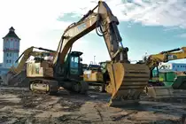 CAT 336F am 21.12.19 in Heidelberg durch den Bauzaun fotografiert